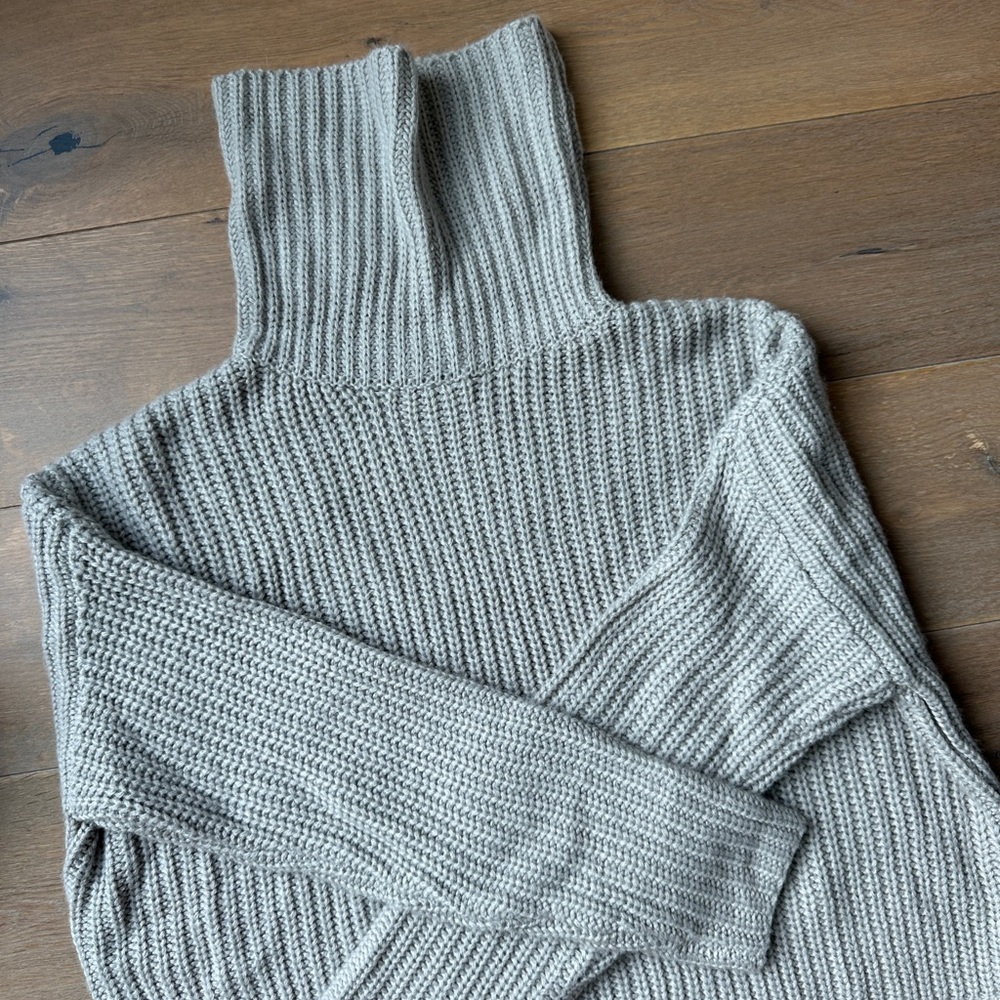 Windsor store grey turtle neck sweater
